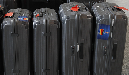 »Die Mannschaft« auf dem Weg nach Hause: Gepackte Koffer am Flug...