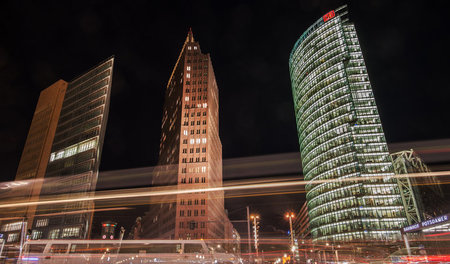 Modern soll sie sein, die Stadt von morgen: Hochhäuser aus Glas ... Modern soll sie sein, die Stadt von morgen: Hochhäuser aus Glas ...