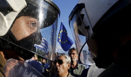 Übergangsphase oder neue Offensive? Anti- und Pro-EU-Demonstrant...