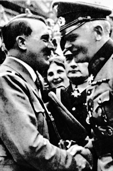 Adolf Hitler und Reichswehrminister Werner von Blomberg (undatie...
