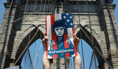 »Haltet Familien zusammen!«: Protestzug gegen US-»Einwanderungsp...