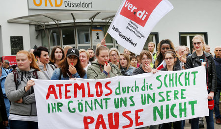 Streik in Sicht: Protestaktion von Pflegekräften des Uniklinikum...