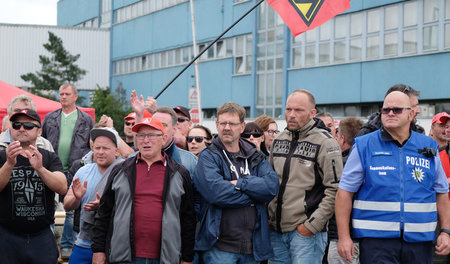 Wehren sich weiter gegen Werksschließung und Stellenvernichtung:...