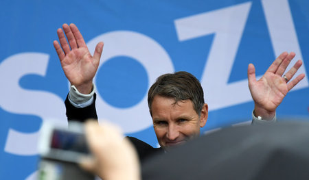 Sozialbetrug: Björn Höcke (AfD) und Co. biedern sich mit völkisc...