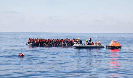 Ein Boot der »Iuventa« bei der ersten Rettungsmission 2016