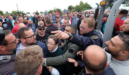 Der Arbeitskampf bei der Gießerei Halberg-Guss wird mit harten B...