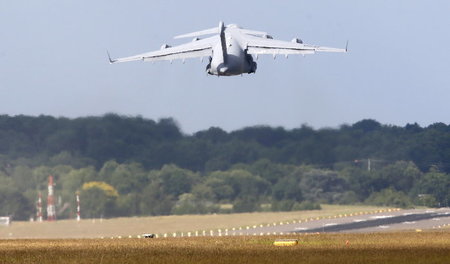 Abheben für den Krieg: US-Militärflugzeug in der Basis Ramstein