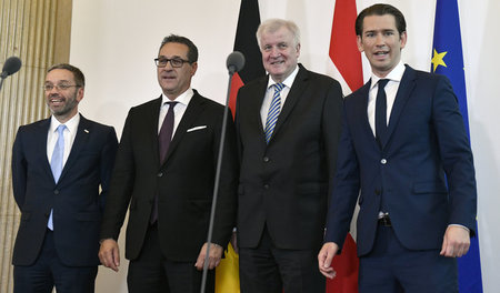 Rechte unter sich (v.l.n.r.): der österreichische Innenminister ...
