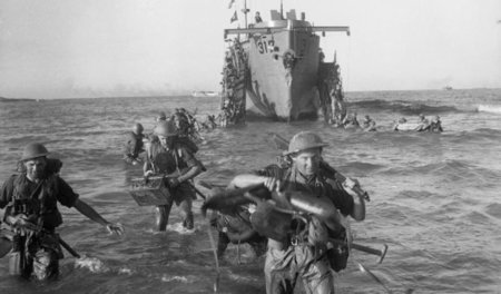 Britische Soldaten bei der Landung auf Sizilien am 10. Juli 1943