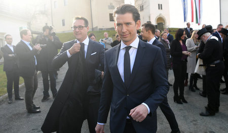 Alles fürs Kapital: Österreichs Kanzler Sebastian Kurz (r.) und ...