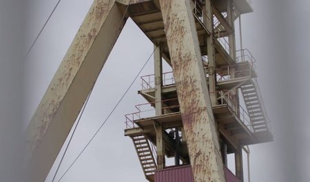 Vor dem Fall: Der Förderturm in Bischofferode