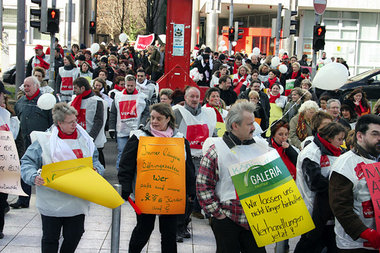Demonstration von Beschäftigten des Einzelhandels am Samstag in ... Demonstration von Beschäftigten des Einzelhandels am Samstag in ...