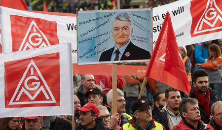 Hier noch Pinocchio, inzwischen das kleinere Übel: Demonstration...