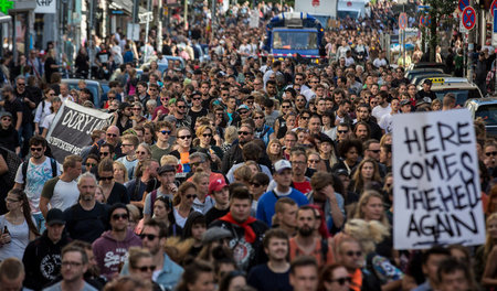 Teilnehmer der Demonstration am Samstag im Hamburger Schanzenvie...