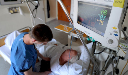 In der »Stroke Unit« werden Schlaganfallpatienten mit Spezialins...