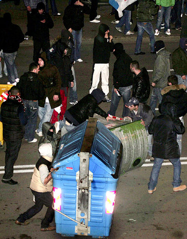 Richtige Arbeitskleidung ist nur bei Müll-Riots anzutreffen Richtige Arbeitskleidung ist nur bei Müll-Riots anzutreffen