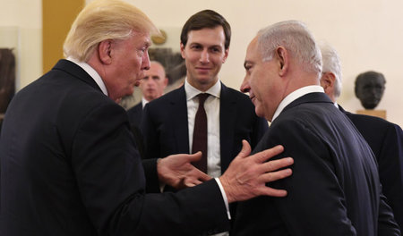 Donald Trump, Jared Kushner und Benjamin Netanjahu (v. l. n. r.)...