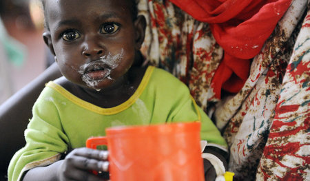 Ein somalisches Flüchtlingskind im Lager Dadaab in Kenia Ein somalisches Flüchtlingskind im Lager Dadaab in Kenia