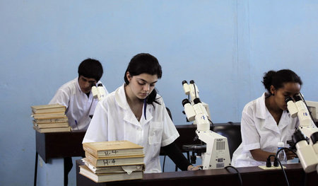 Studentinnen der Lateinamerikanischen Medizinschule ELAM 2010 in...
