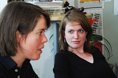 Christine Buchholz (l.) und Lucy Redler