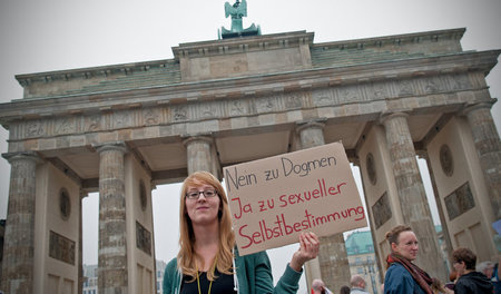 Eine Forderung, seit Jahrzehnten erhoben. Gerade junge Frauen ri... Eine Forderung, seit Jahrzehnten erhoben. Gerade junge Frauen ri...