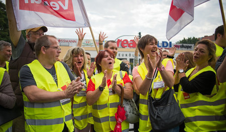 Mit gelben Westen gegen die gelbe »Gewerkschaft« DHV: Warnstreik...