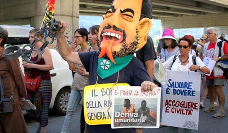 Tausende gegen Matteo Salvini: Demonstration am Sonnabend in Ven...