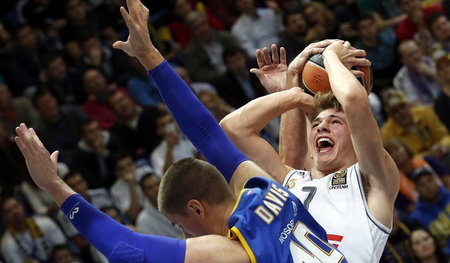 Das Supertalent: Luka Doncic (r.), 2015 beim 70:84 von Real Madr...