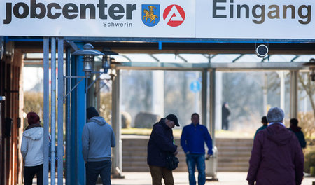 Die Regierung unterteilt in »besonders« und »weniger arbeitsmark...