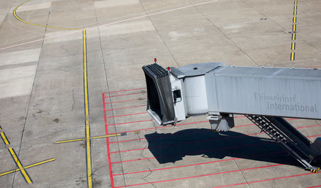 Passagiertunnel am Flughafen Düsseldorf. Von hier wurde Sami A. ...
