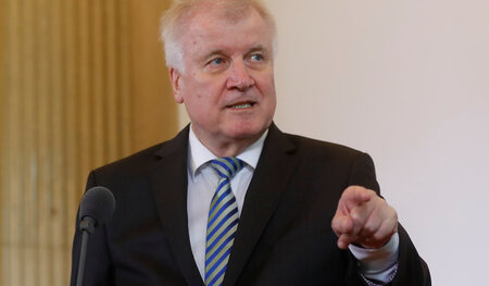 Was Juristen sagen, ist für den Innen- und Heimatminister uninte... Was Juristen sagen, ist für den Innen- und Heimatminister uninte...