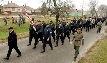 Faschistischer Kampfverband. Die 2007 gegründete paramilitärisch...