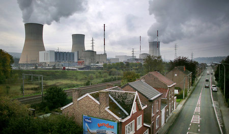 »Feine Risse«: Das Atomkraftwerk Tihange in Belgien