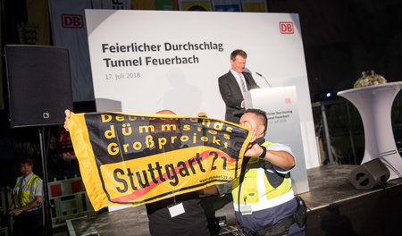 Gestörte PR-Show: »Stuttgart 21«-Gegner während der »Durchschlag...