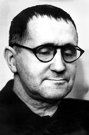 Kritiker der Einfühlungsästhetik: Bertolt Brecht (10.2.1898–14.8...