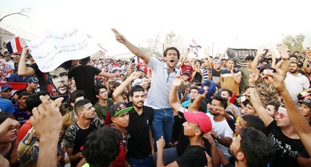 Aufruhr gegen die Regierung: Am Freitag demonstrierten in Basra ...