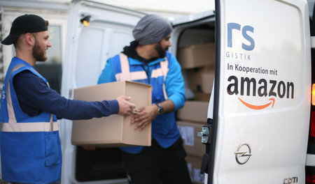 Buchhandel, Post, Apotheke: Amazon packt sie alle ein