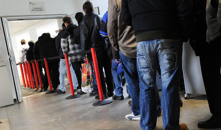 Das kann dauern: Bis Asylbewerber Geld für ein Neugeborenes vom ...