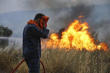Erschöpfte Helfer: Tausende Feuerwehrleute versuchen, die Brände...