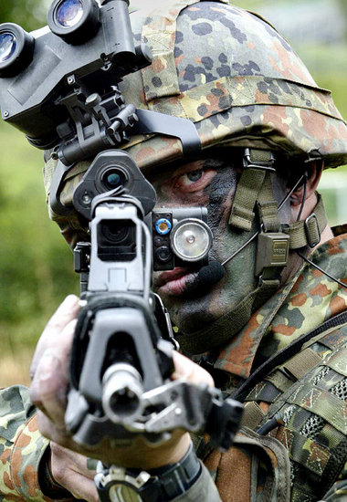 Kampfmaschine: Mit Hilfe des Ausrüstungssystems »Infanterist der...