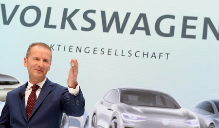 Hereinspaziert! VW-Boss Herbert Diess macht einen alten Spezl au...