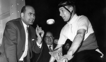 Heinz Florian Oertel interviewt am 19. Februar 1964 den Berliner...