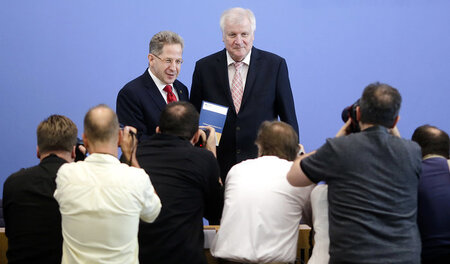 Verfassungsschutzpräsident Maaßen und Innenminister Seehofer bei...