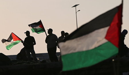 Erhoffte Schiffe: Demonstranten solidarisieren sich im Oktober 2...