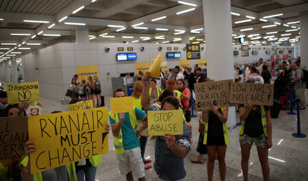 Streikende Ryanair-Flugbegleiter am Mittwoch in Palma de Mallorc...