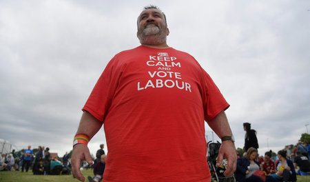 »Ruhig bleiben und Labour wählen«: Anhänger der Sozialdemokraten...