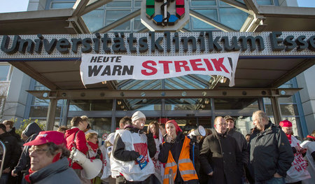 Die Tarifauseinandersetzungen könnten länger dauern. Hier Streik...