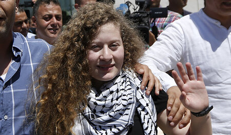 Nach fast acht Monaten aus der Haft entlassen: Ahed Tamimi besuc...