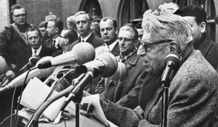 Engagierter Intellektueller: Ernst Bloch auf der Kundgebung »Not...