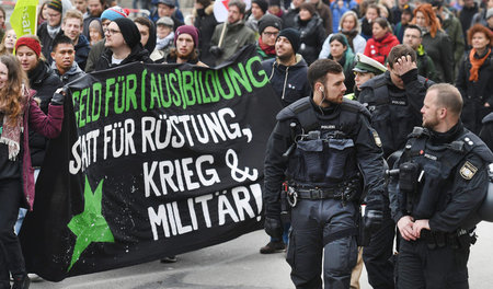 Dringend nötig: Geld für Bildung statt für Rüstung (Demo gegen d...
